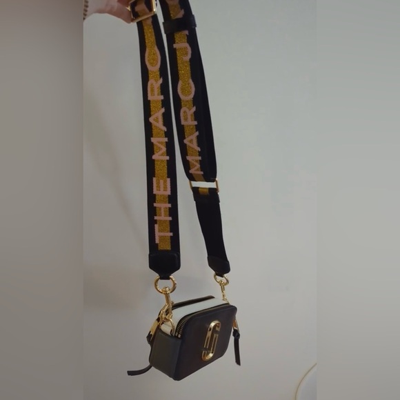 Authentic Marc Jacobs camera bag. Pink/gold strap. - Picture 2 of 2